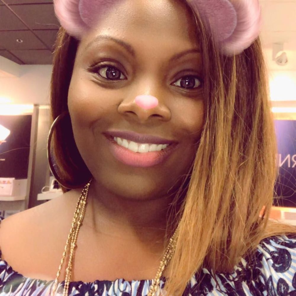 Meet your Posher, Clintia